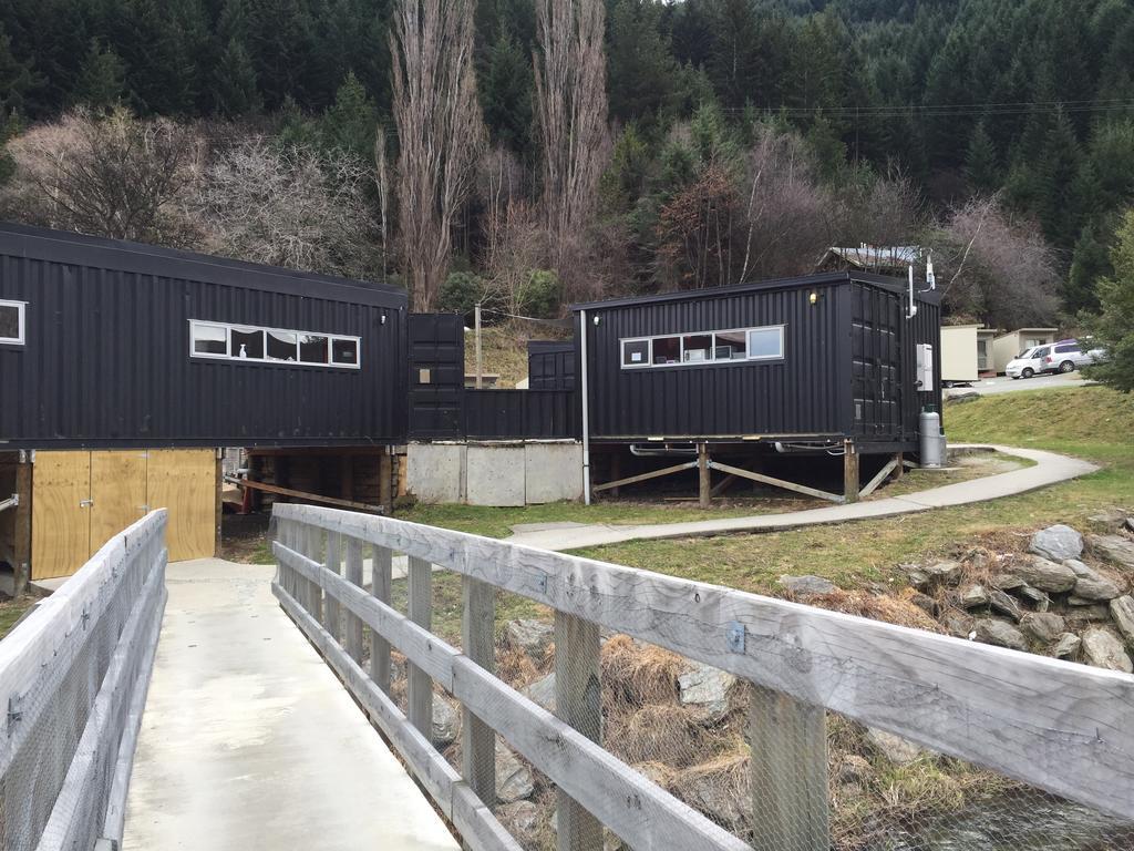Qbox Hotel Queenstown Bagian luar foto